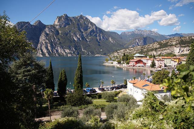 Incoming on Lake Garda? Ticket To Ride!