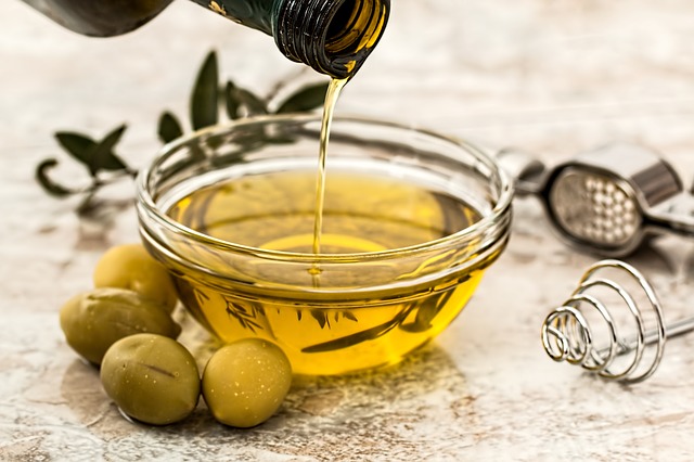 Food and wine tour on Lake Garda: DOP extra virgin olive oil